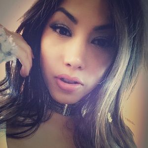 Meet your Posher, Yoniva